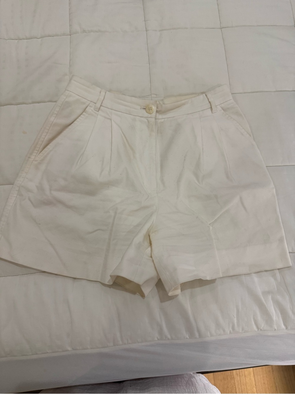 Dolce & Gabbana High-Waist Pleated Cream Shorts